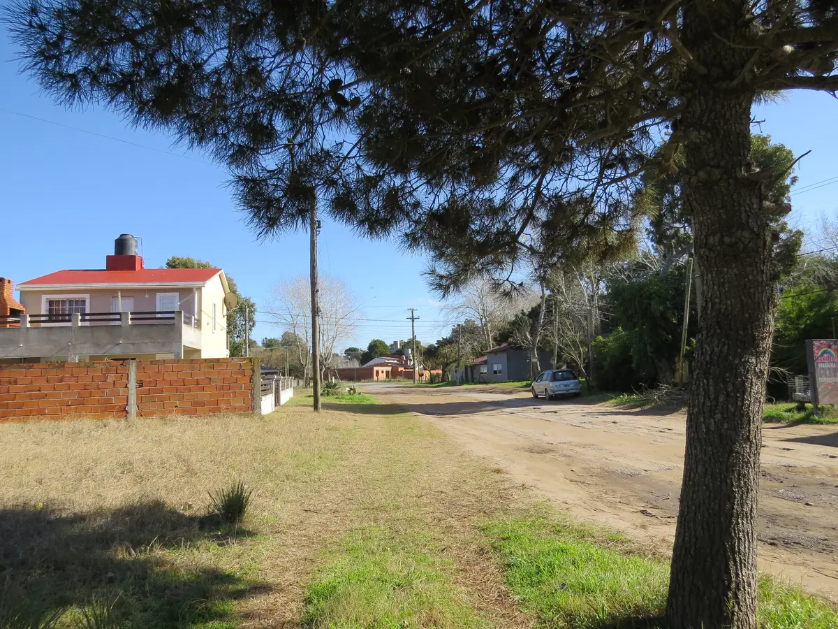 Gran Lote Llano Ideal para Construir – Calle 54 e/ 9 y 11, Costa Chica - Imagen 1