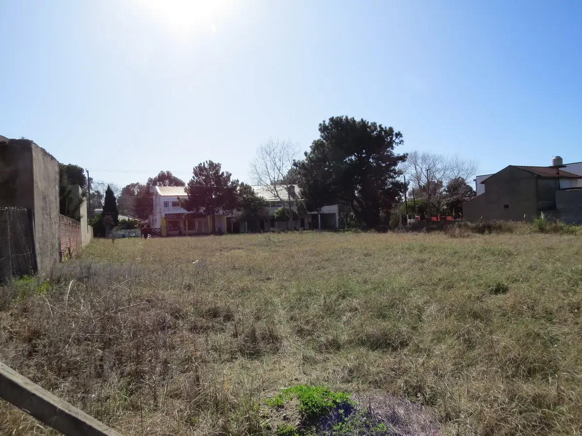 Gran Lote Llano Ideal para Construir – Calle 54 e/ 9 y 11, Costa Chica - Imagen 3