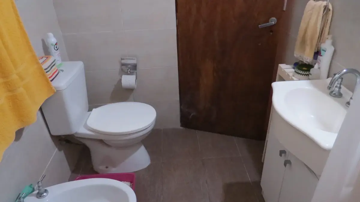 Casa con amplio parque – Calle 42 N°956, Las Toninas. - Imagen 1