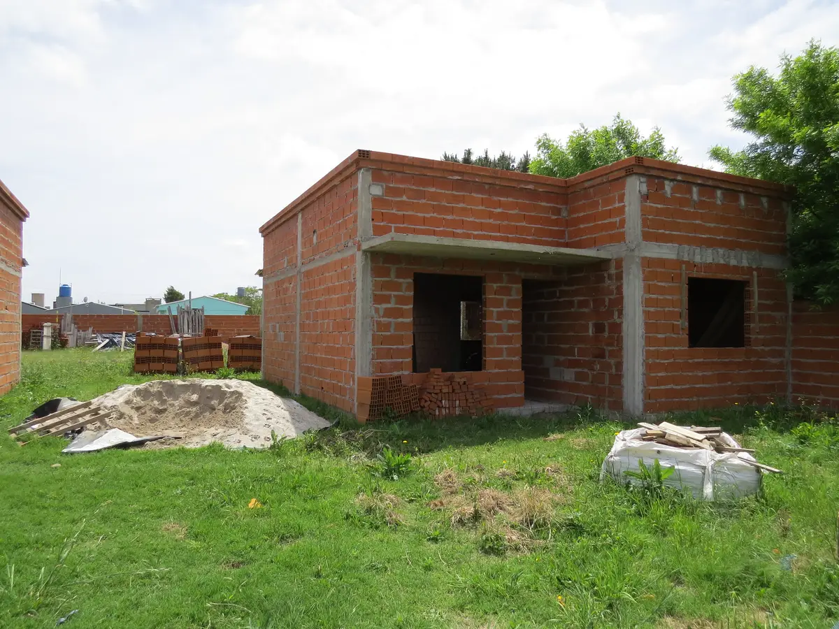 Complejo de 6 departamentos de 3 ambientes – Calle 24 N° 561 e/ 7 y 9 , Las Toninas - Imagen 1