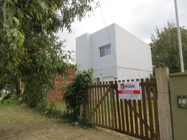 Dúplex con jardín y estructura adicional – Calle 32 n° 889 e/ 15 y 17, Las Toninas