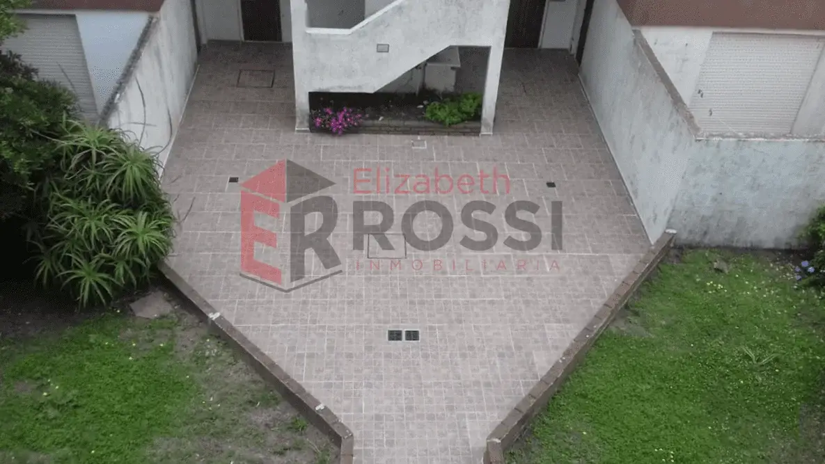 A metros de la playa y sobre el centro turístico –Calle 1 N° 1858 e/40 y 42,Las Toninas - Imagen 2