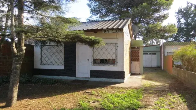 ¡Casa con gran parque arbolado! – Calle 44 N° 585, Las Toninas