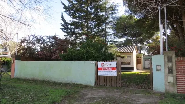 ¡Casa con gran parque arbolado! – Calle 44 N° 585, Las Toninas - Imagen 3