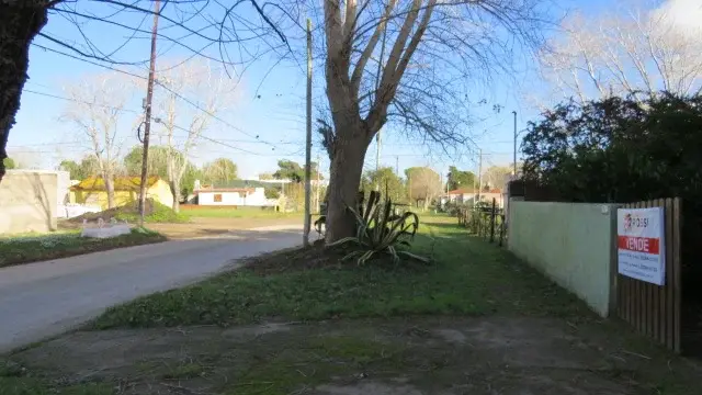 ¡Casa con gran parque arbolado! – Calle 44 N° 585, Las Toninas - Imagen 4