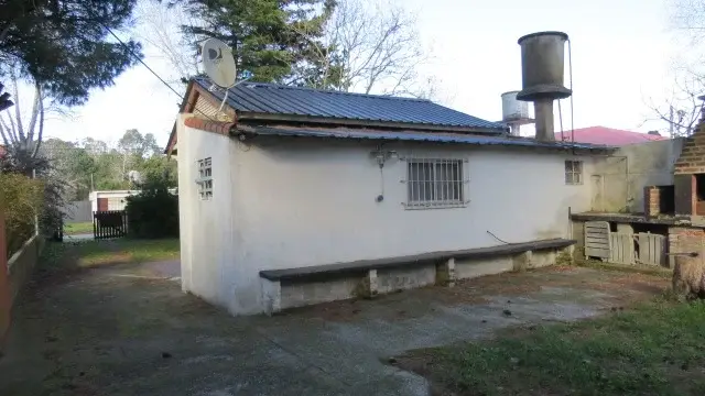 ¡Casa con gran parque arbolado! – Calle 44 N° 585, Las Toninas - Imagen 9