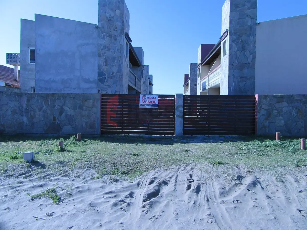 Complejo de 8 dúplex a estrenar- Calle 22 e/Costanera y 1, Las Toninas.