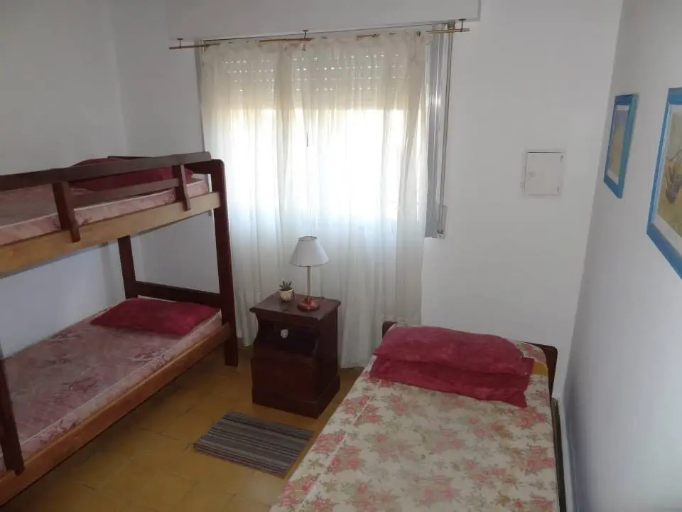 Casa con Gran Lote y Garaje Cerrado – Calle 29 N° 417 Esq. 4, Santa Teresita - Imagen 3