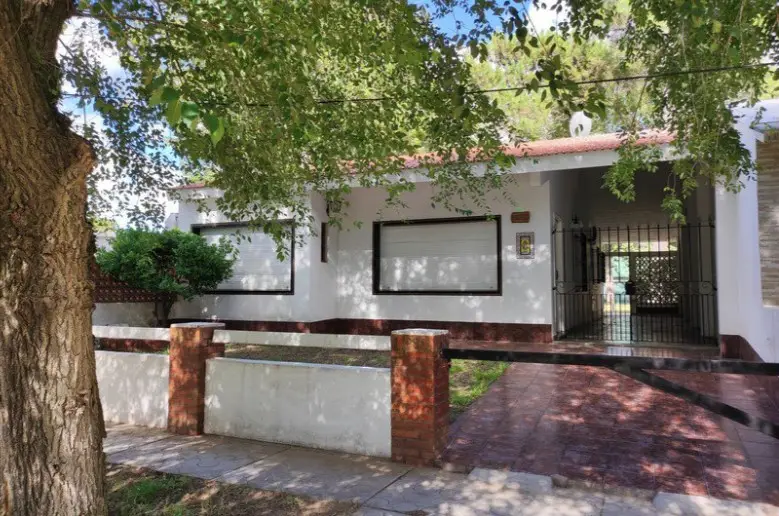 Amplio Chalet con Parque – Calle 13 N° 1779, Las Toninas - Imagen 4