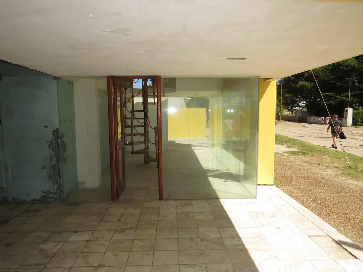 Local Comercial con Entrepisos – Calle 42 e/ 1 y 3, Las Toninas - Imagen 2