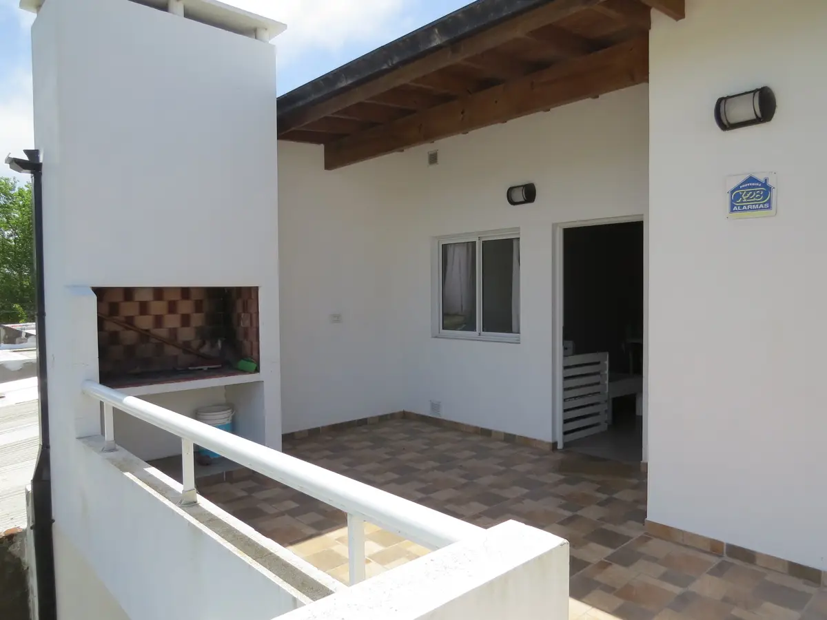 🏡 Dúplex cómodo a 3 cuadras del mar – Av. 7 N°2079 UF 1, Las Toninas - Imagen 1