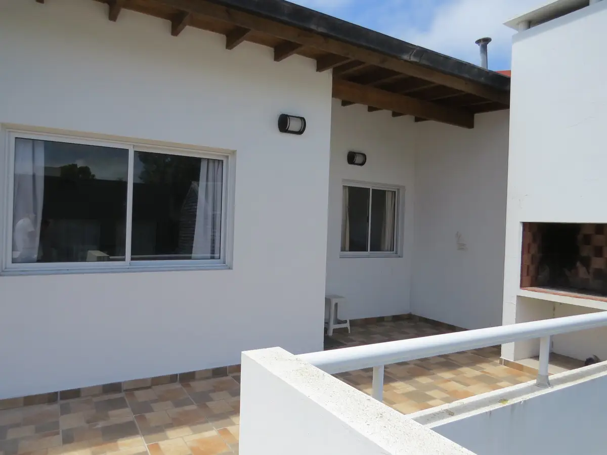 🏡 Departamento con balcón parrillero y patio – Av. 7 N°2079 UF2, Las Toninas - Imagen 2