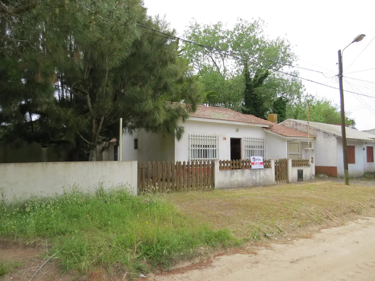 ¡Amplia casa con doble patio y excelente ubicación! – Calle 10 N°395, esquina 7, Las Toninas - Imagen 4