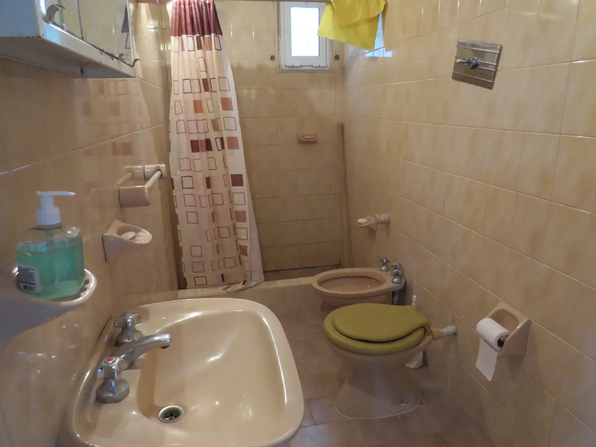 ¡Amplia casa con doble patio y excelente ubicación! – Calle 10 N°395, esquina 7, Las Toninas - Imagen 3