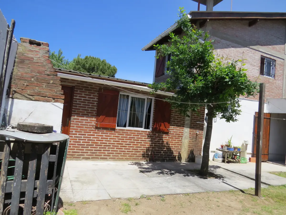 Casa con quincho, patio y garaje cerrado – Calle 11 N°2228, Las Toninas - Imagen 1