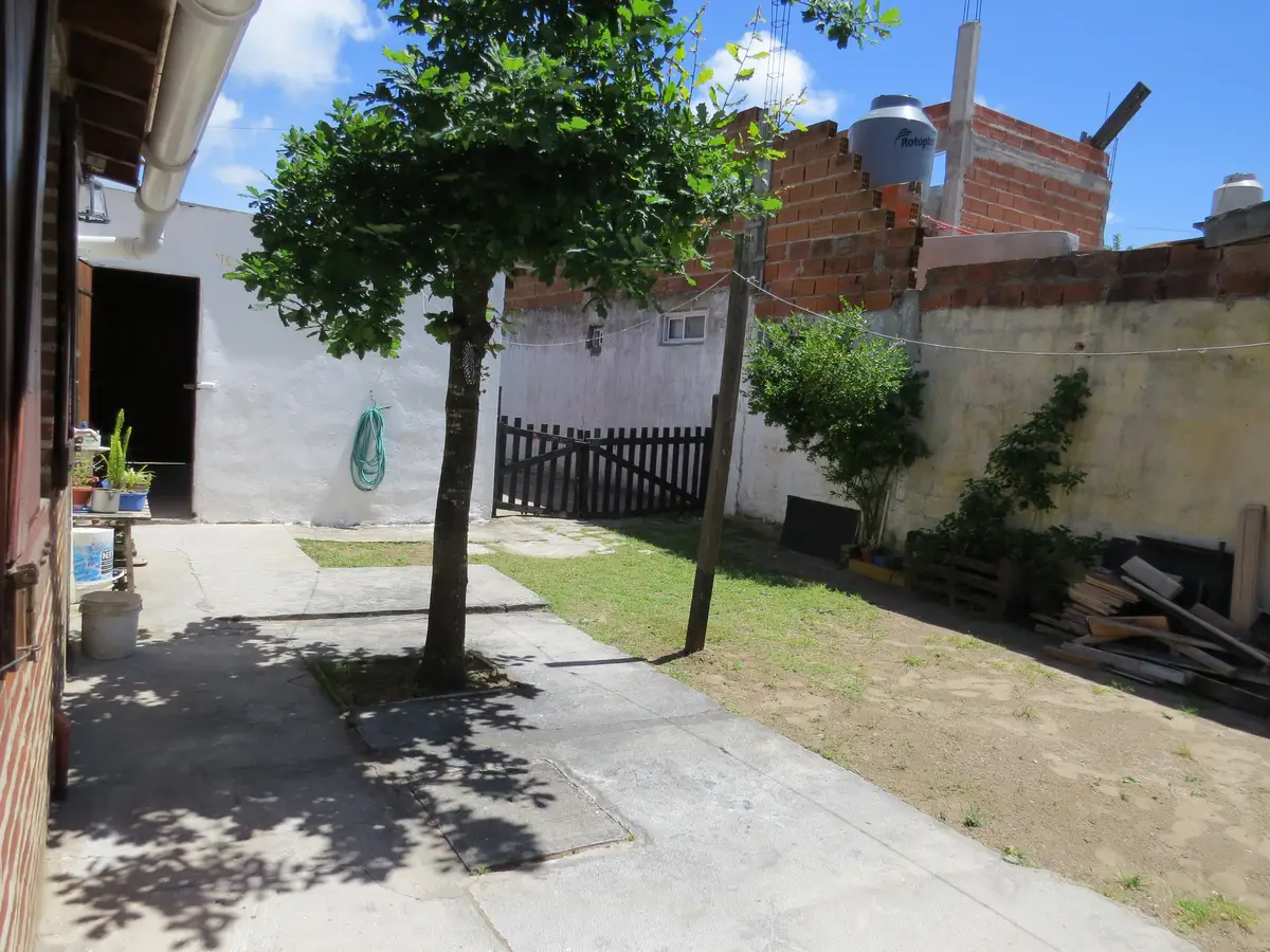 Casa con quincho, patio y garaje cerrado – Calle 11 N°2228, Las Toninas - Imagen 19