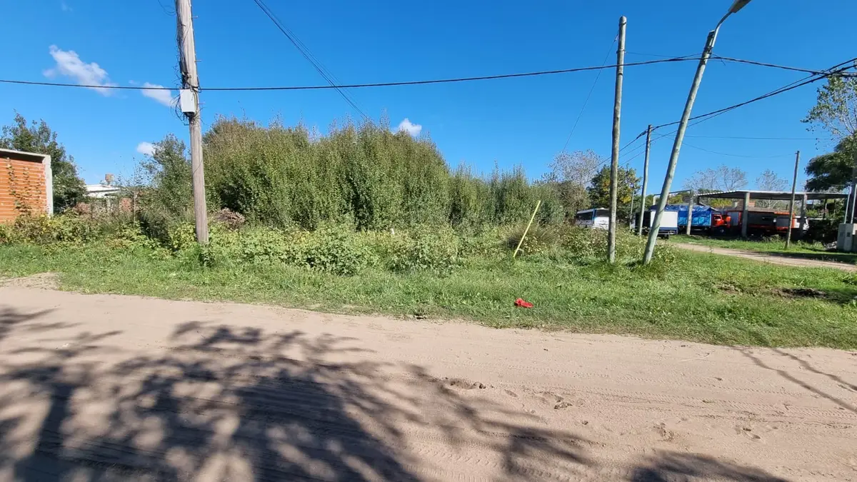 Lote en Venta – Calle 15 e/ 48 y 49, Santa Teresita - Imagen 2