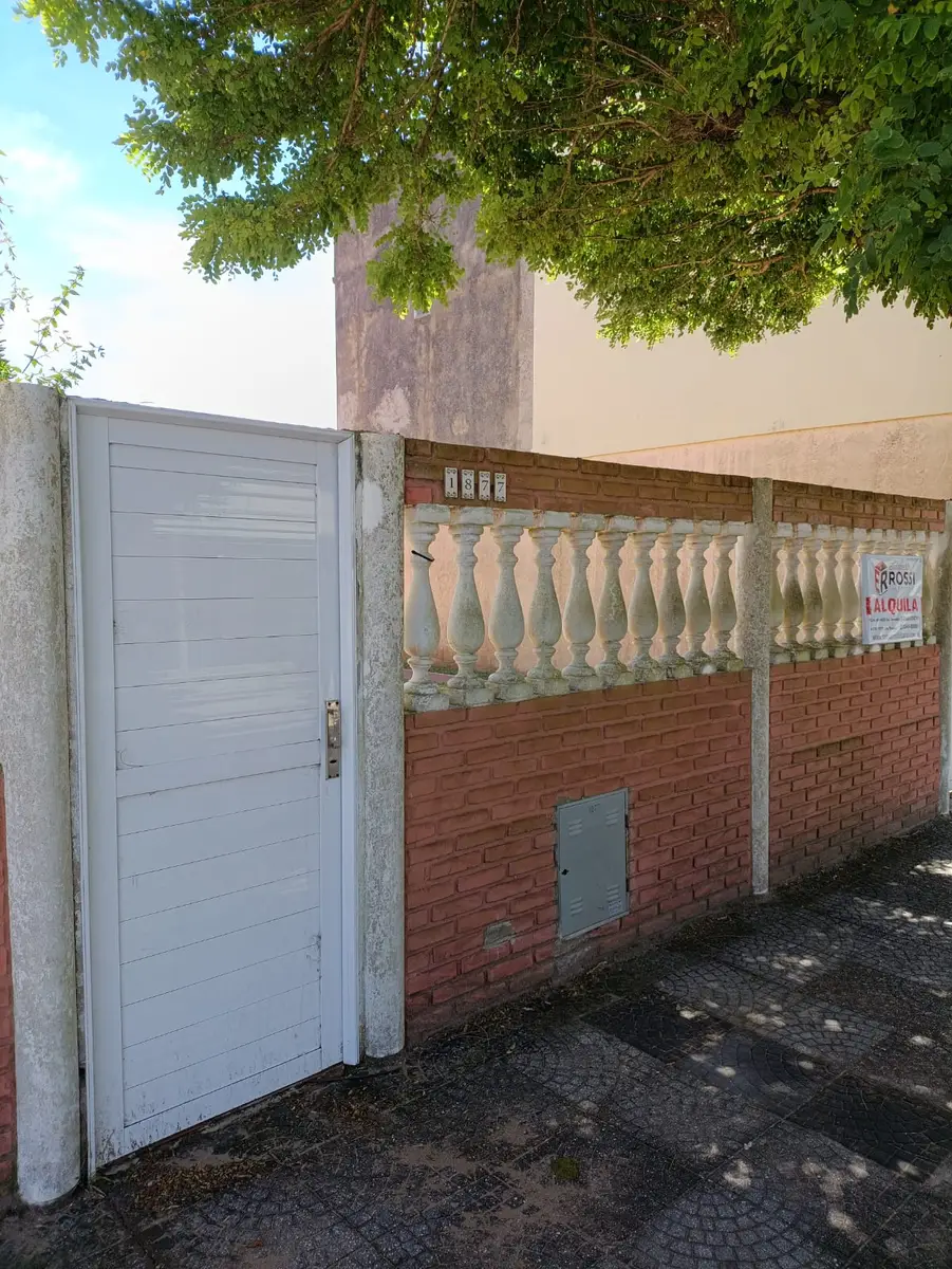 Hermosa casa con patio - Imagen 2