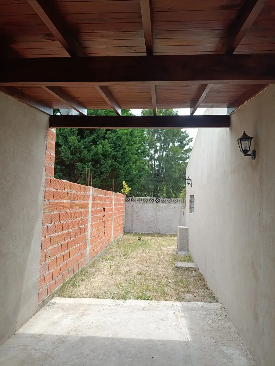 Casa Sola en Lote con Patio y Garage – Santa Teresita - Imagen 4