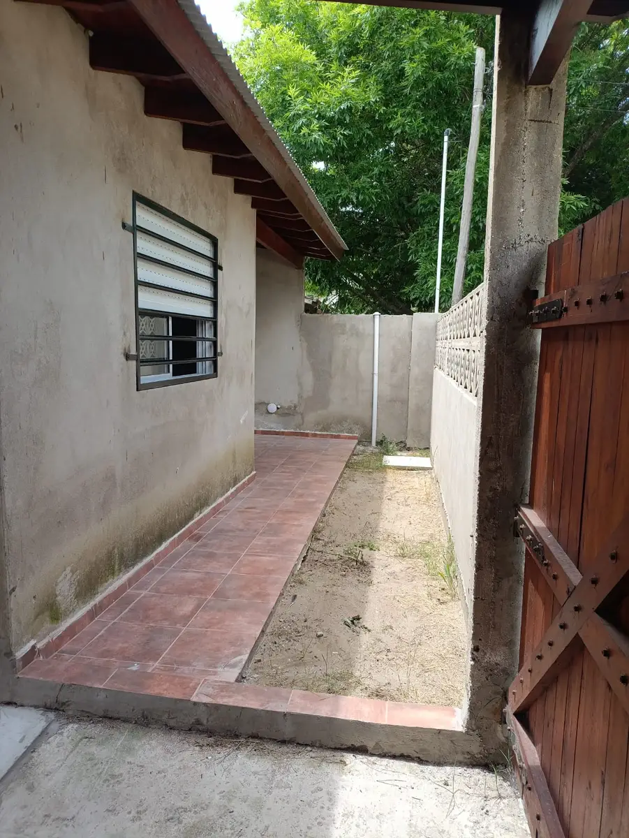 Casa Sola en Lote con Patio y Garage – Santa Teresita - Imagen 5