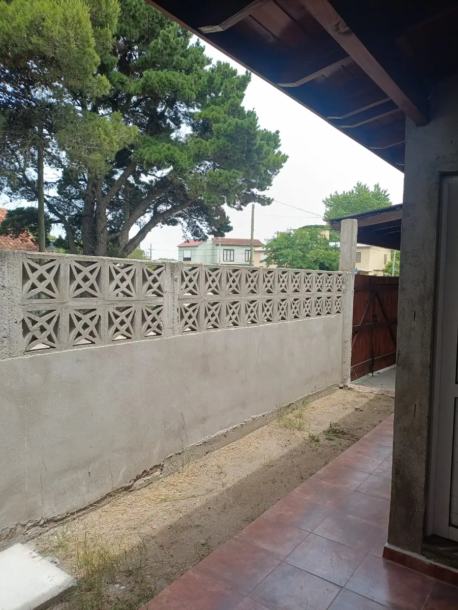Casa Sola en Lote con Patio y Garage – Santa Teresita - Imagen 6
