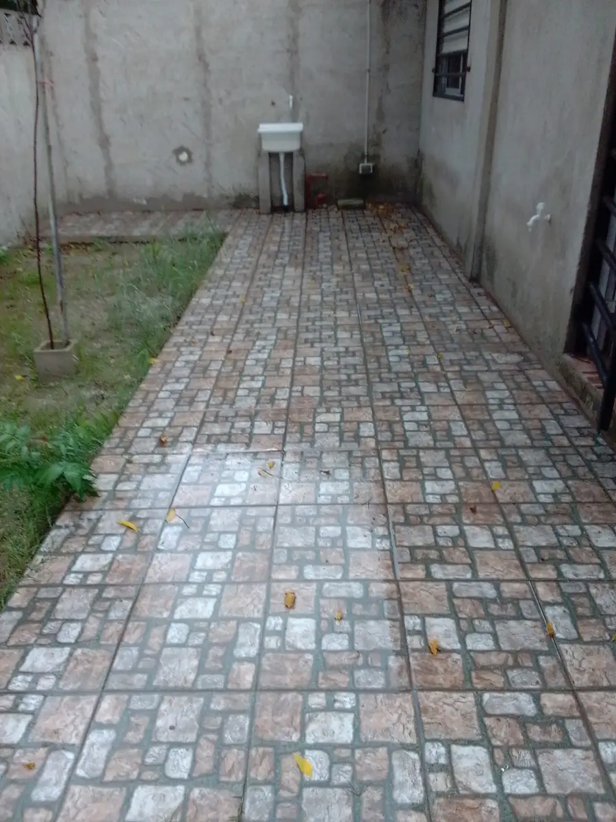 Casa con Patio y Garage – Calle 46 N° 586, Santa Teresita - Imagen 3