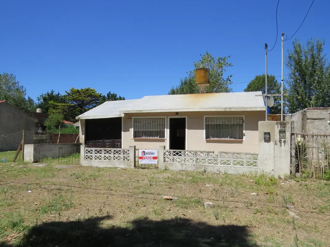 Casa con Cochera y Amplio Terreno – Calle 44 N° 970, Las Toninas