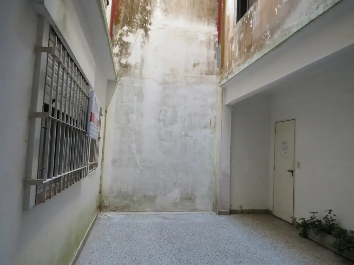 Departamento sobre Peatonal – Calle 36 y 1, Primer Piso - Imagen 2