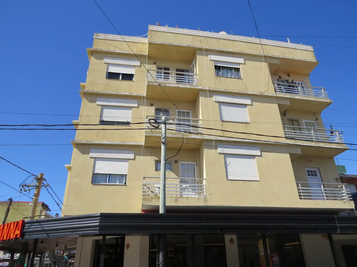 Departamento sobre Peatonal – Calle 36 y 1, Primer Piso - Imagen 3