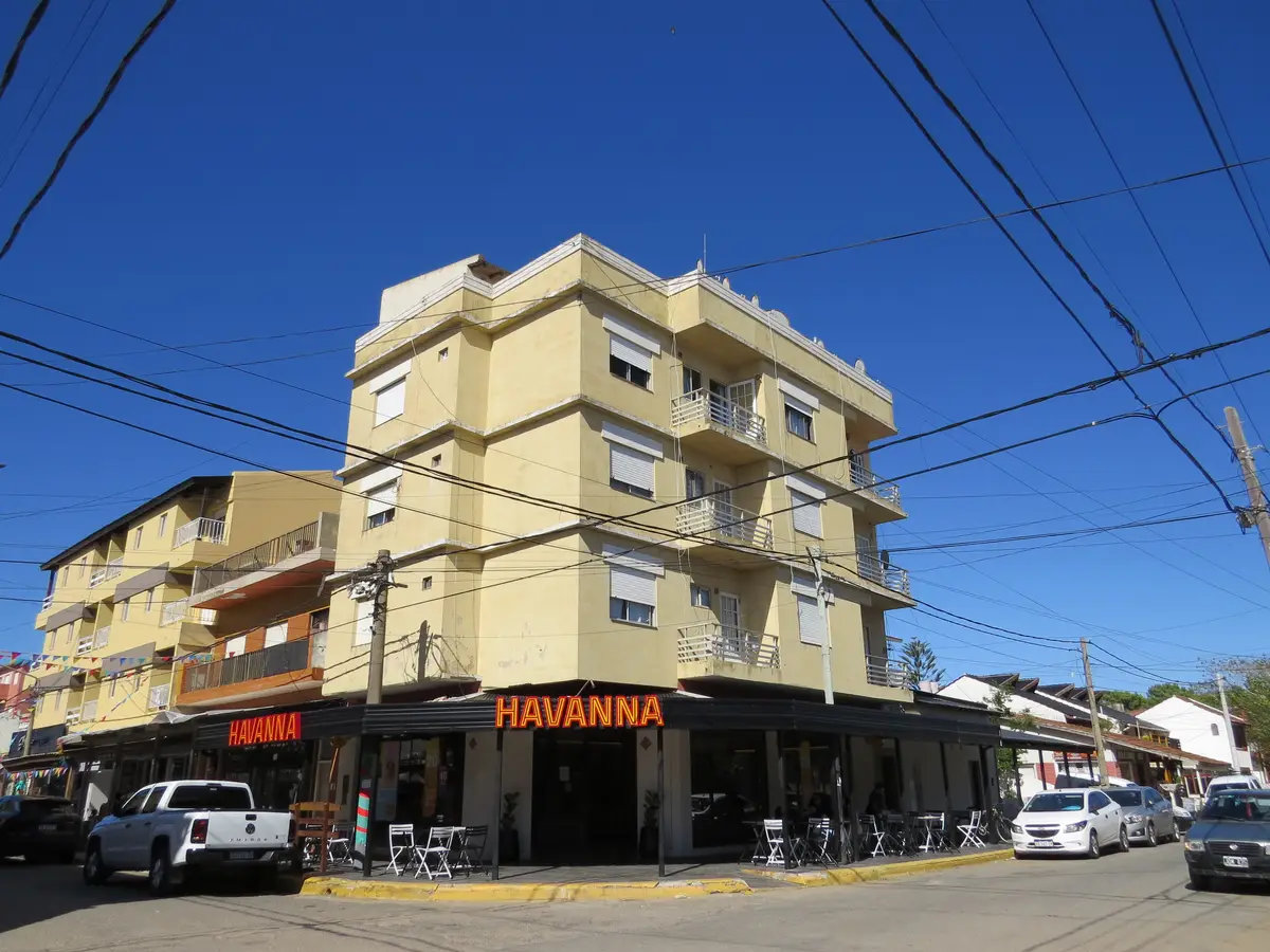 Departamento sobre Peatonal – Calle 36 y 1, Primer Piso