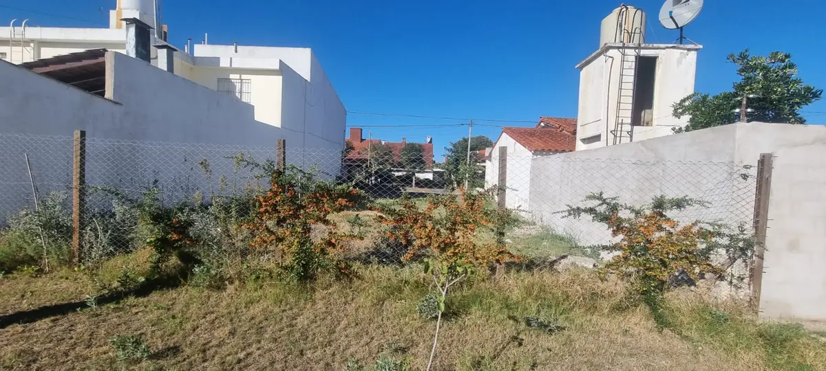 LOTE EN EXCELENTE UBICACIÓN – IDEAL INVERSIÓN O VIVIENDA PERMANENTE - Imagen 3