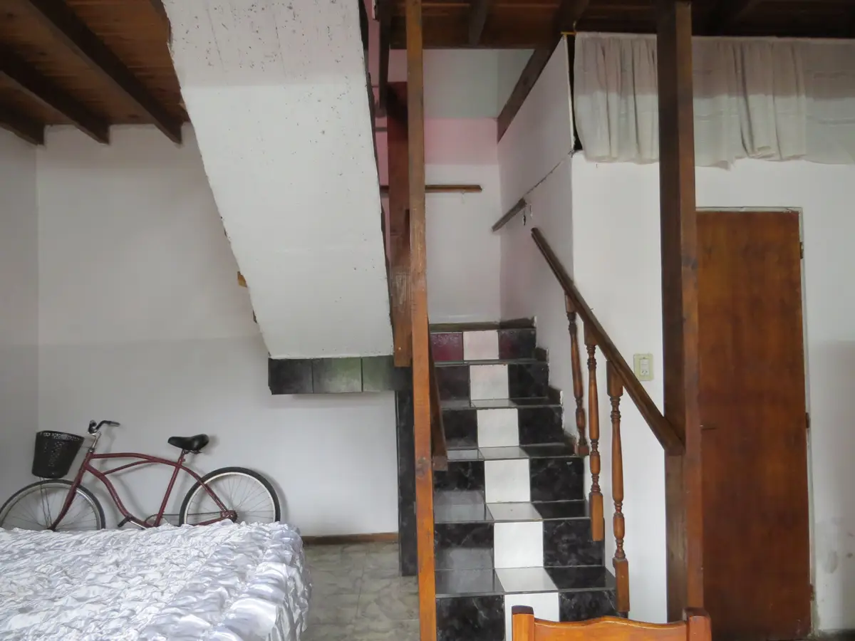 Ideal para Vivienda Multifamiliar e Inversión – Amplio Lote con 3 Construcciones - Imagen 7