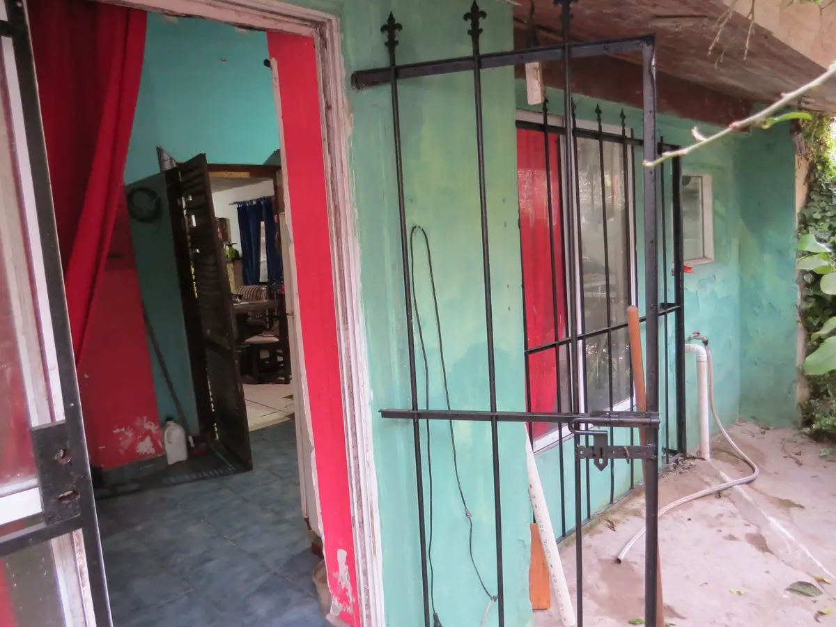 Ideal para Vivienda Multifamiliar e Inversión – Amplio Lote con 3 Construcciones - Imagen 3