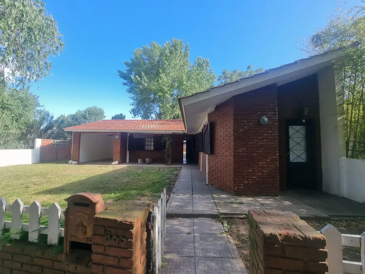 Casa en Venta – Calle 50 N° 866 e/ 8 y 9, Santa Teresita