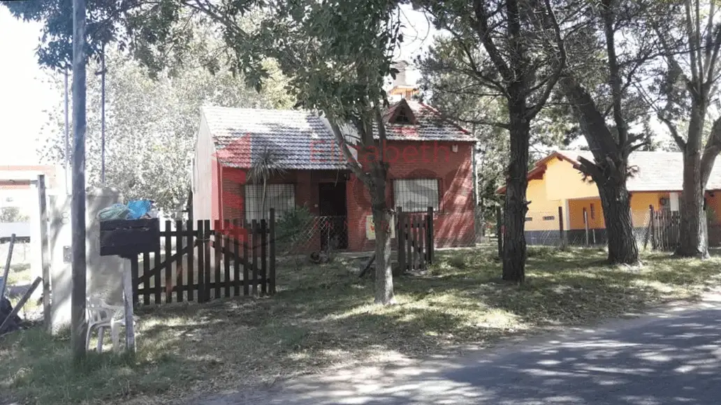 Chalet con Parque  y 3 Dormitorios – Calle 54 N° 978, Costa Chica - Imagen 2