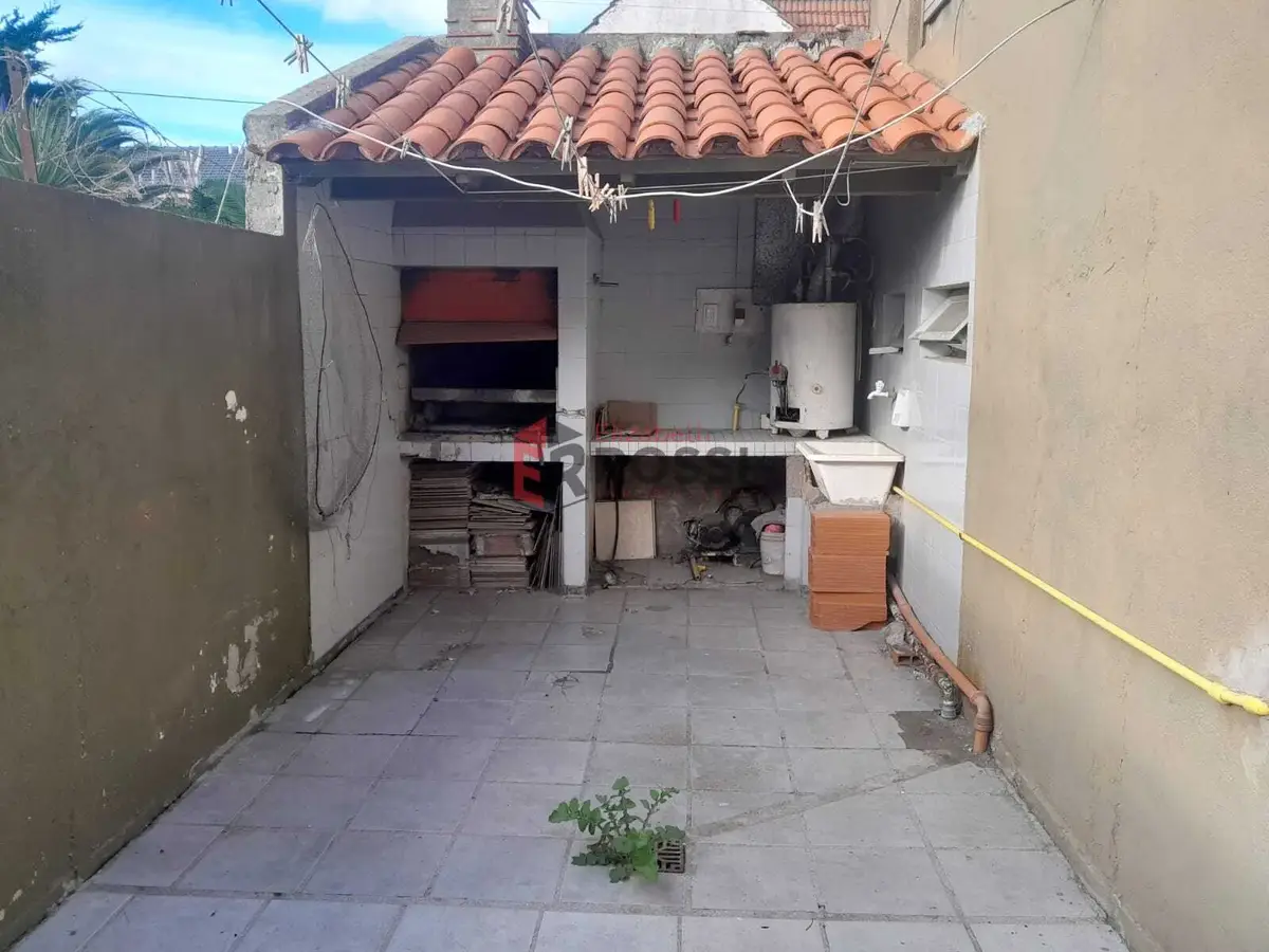 Casa a metros del mar con garaje y parrilla – Zona Calle 1, Las Toninas - Imagen 2