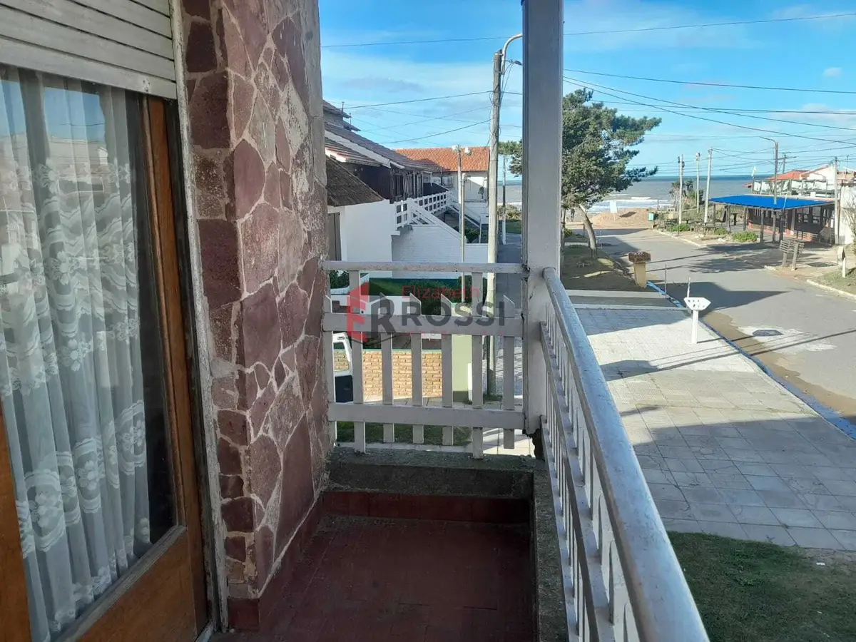 Casa a metros del mar con garaje y parrilla – Zona Calle 1, Las Toninas - Imagen 9