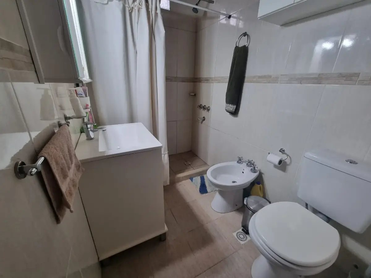 EXCELENTE CASA PARA VIVIR O VACACIONAR!!- calle 48 N°650 e/11 y 13 - Imagen 2