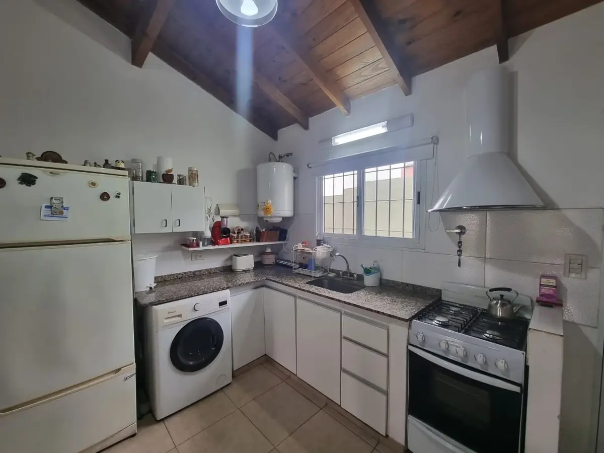 EXCELENTE CASA PARA VIVIR O VACACIONAR!!- calle 48 N°650 e/11 y 13 - Imagen 7